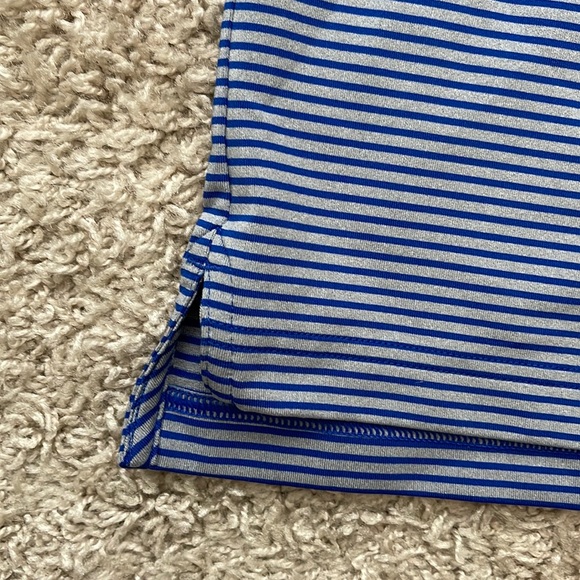 EUC Mens Under Armour HeatGear Blue/Gray Stripes Loose Short Sleeve Polo Size XL - Picture 6 of 8